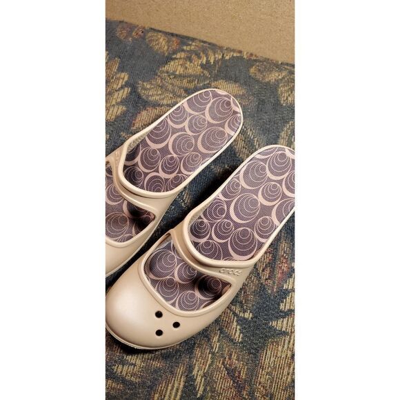 CROCS Women’s Gold and Espresso Frances Wedge Sandals Size 7 - Picture 6 of 8